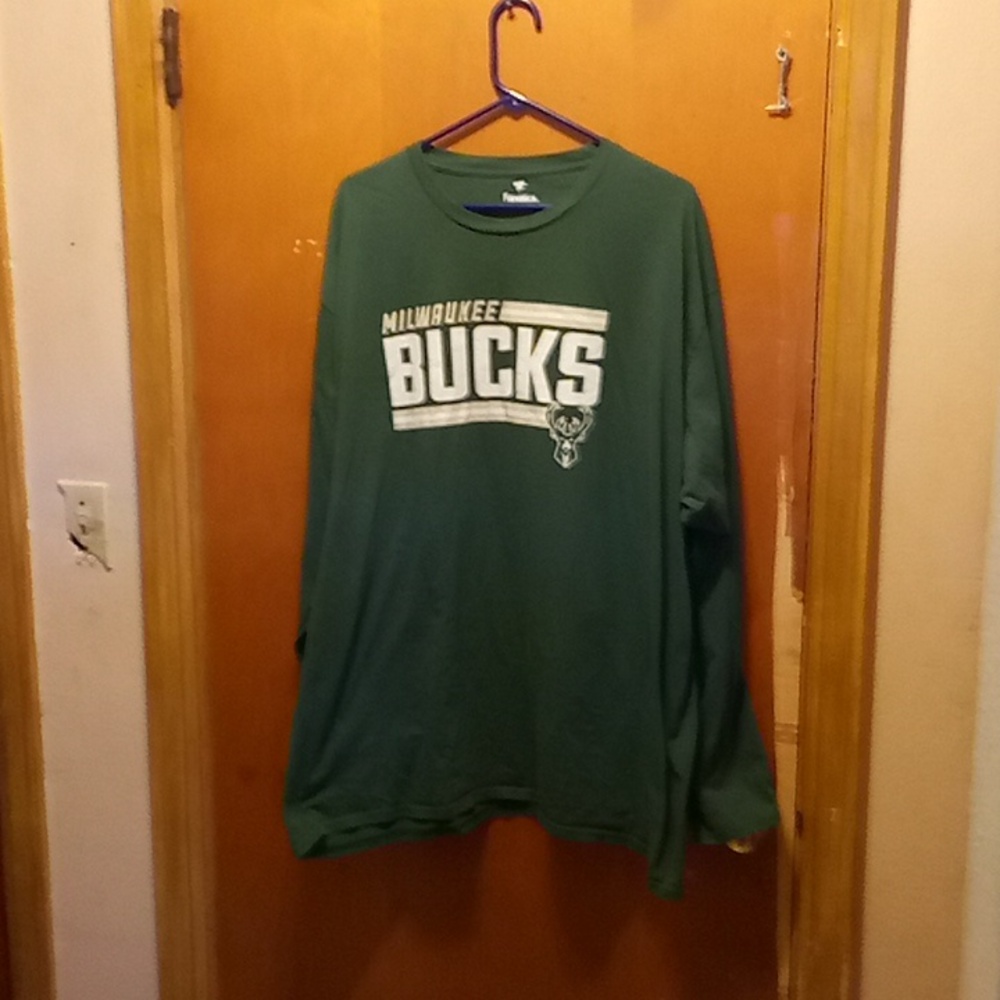 Milwaukee Bucks tshirt